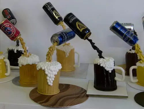 Ideas y Diseños de Pasteles en forma de Cerveza [Actualizado]