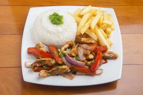 Lomo Saltado de Pollo